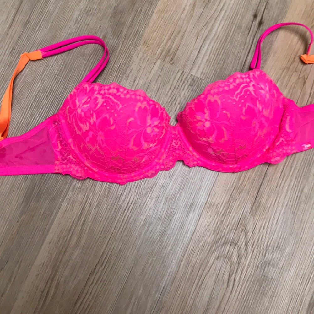 VICTORIA’S SECRET PINK BRAND FUSCIA PINK 34 D BRA